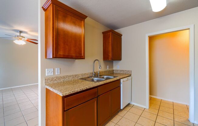 3 beds, 2 baths, $950, Unit 1615 A