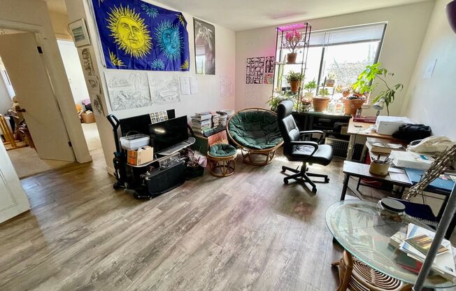 2 beds, 1 bath, $1,295, Unit 302