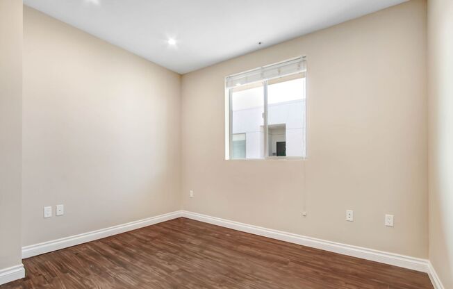 3 beds, 2 baths, 1,053 sqft, $3,284, Unit 401