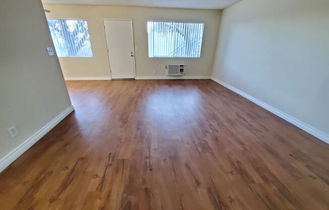 2 beds, 1 bath, $2,095, Unit 102