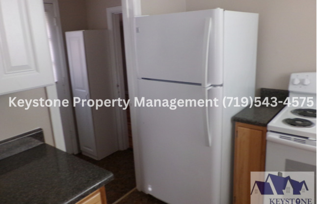 North side 3 Bedroom & 1 Bath Home w/ Carport - Central Air - Hardwood Floors - $1450/$1450