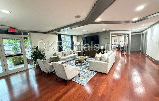 2 beds, 1 bath, 1,054 sqft, $2,200, Unit 728 728