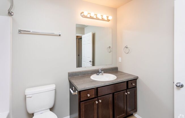 2 beds, 2 baths, 913 sqft, $1,195, Unit 512-209