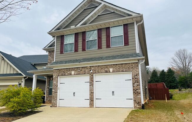 WOW 5 bedroom 3 full bath home in Newnan! Must see!