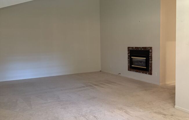 Beautiful Ranch-style Home In Raleigh Hills/ Royal Woodlands Neighborhood - Vaulted Ceilings, Exposed Brick. Must See!
