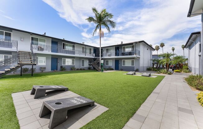 2 beds, 1 bath, 950 sqft, $3,155