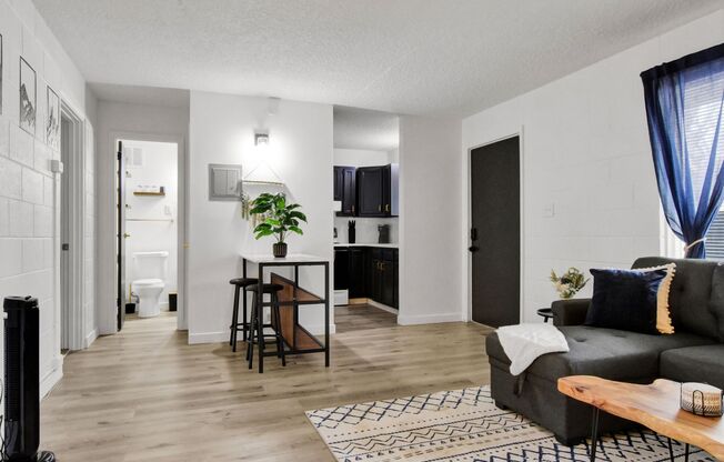 2 beds, 1 bath, 664 sqft, $1,199, Unit 1801 S Cascade Ave. - Unit I