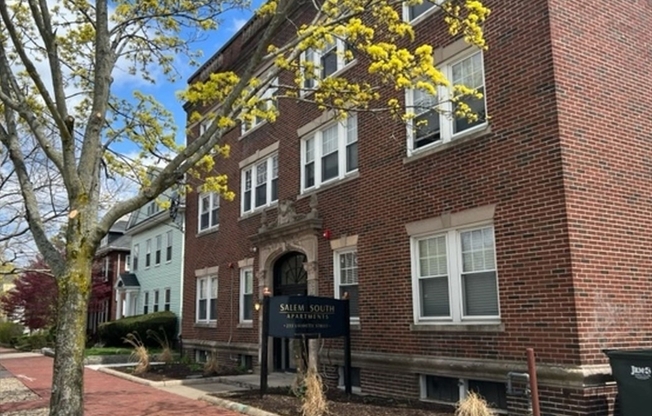 Studio, 1 bath, 420 sqft, $2,000, Unit 22