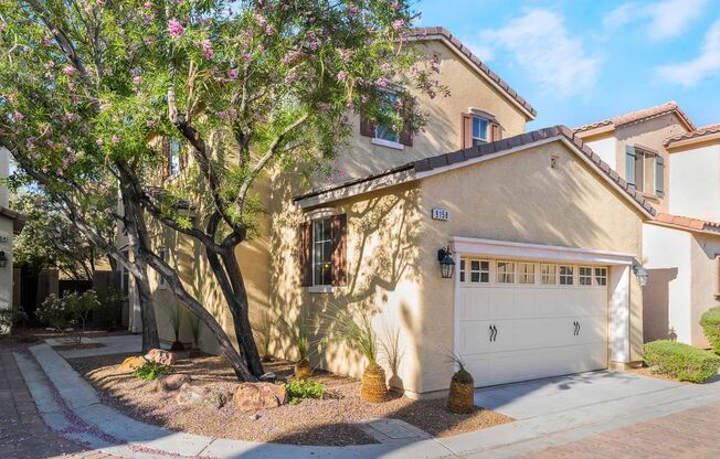 Charming Gated Community Home Oasis!