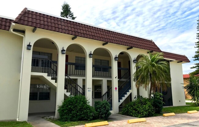 2 beds, 1 bath, 900 sqft, $1,800, Unit 5