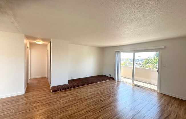 2 beds, 1 bath, $2,895, Unit 401