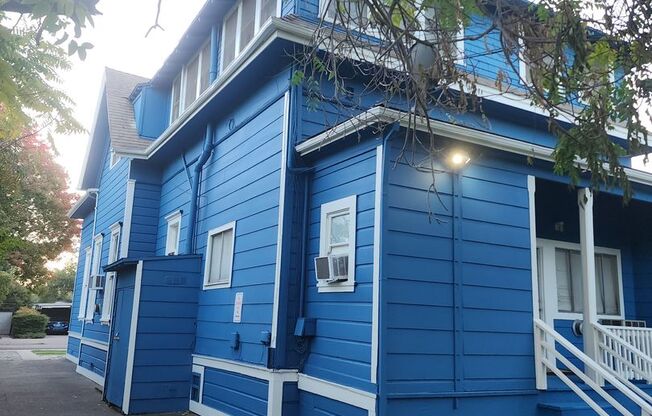 2 beds, 2 baths, 900 sqft, $1,400, Unit 4