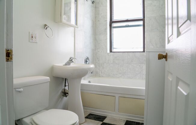 2 beds, 1 bath, 790 sqft, $1,865, Unit 4715-1S