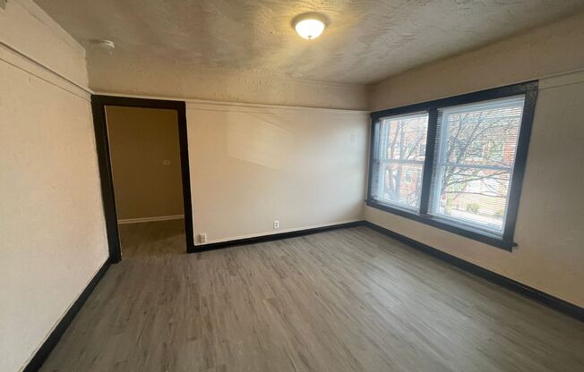 4 beds, 2 baths, $1,850, Unit 5400-2
