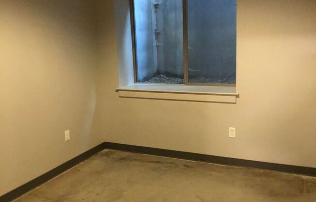 1 bed, 1 bath, 807 sqft, $1,425, Unit B02