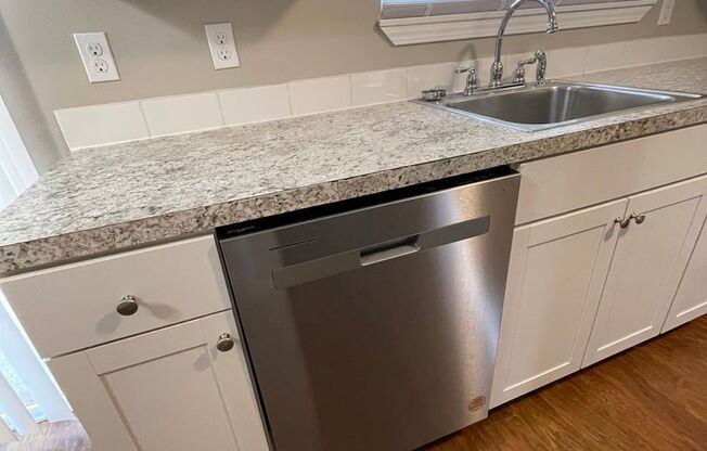 2 beds, 1 bath, 945 sqft, $1,500, Unit 101