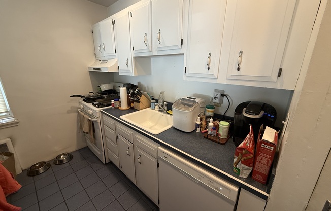 1 bed, 1 bath, $2,700, Unit 14