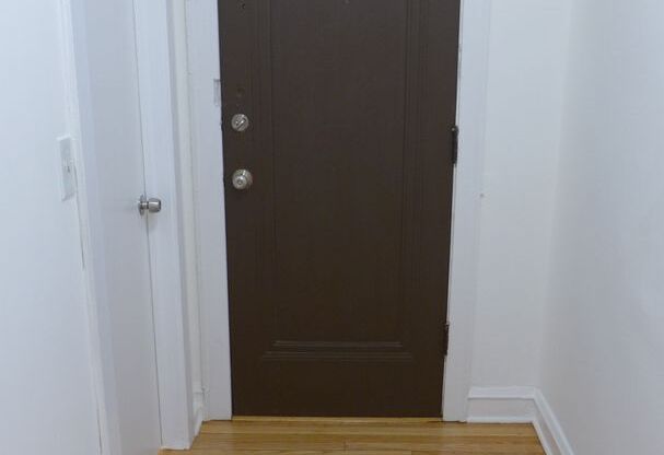 2 beds, 1 bath, $1,595, Unit 2048 Kostner - 3A
