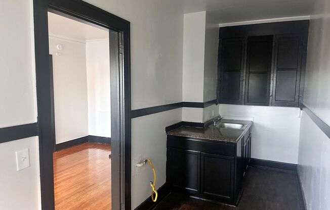 1 bed, 1 bath, $850, Unit 2