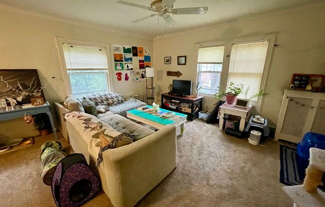 2114 E Woodstock