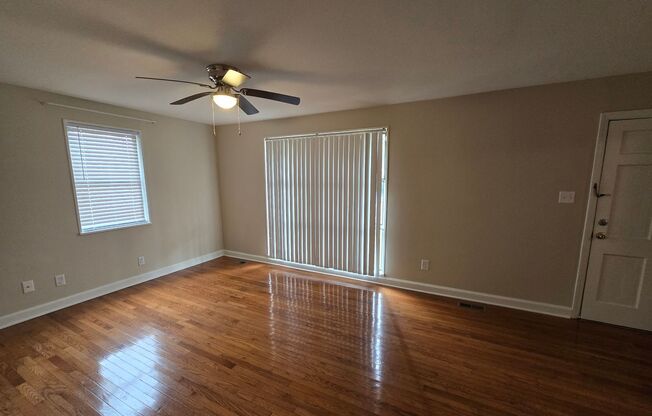 2 beds, 1 bath, $1,200