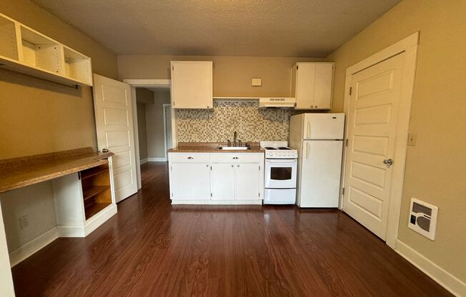 2154 NW Everett Street Unit A ~ Bright & Cozy Unit!