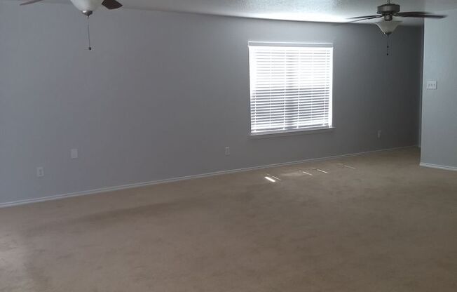 Spacious 4-Bedroom Home in Candlewood Park
