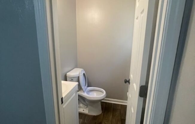 3 beds, 1.5 baths, 910 sqft, $1,400, Unit 4621 Autu