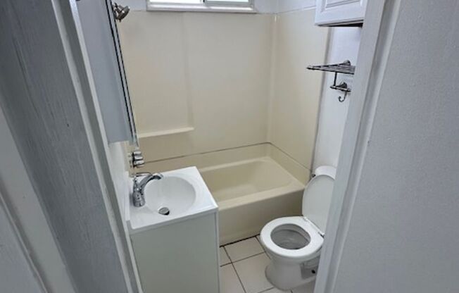 Studio, 1 bath, 350 sqft, $2,000, Unit 7