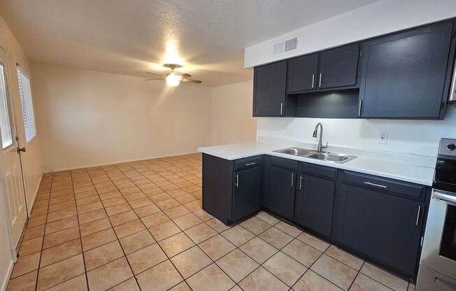 2 beds, 1 bath, 800 sqft, $1,425