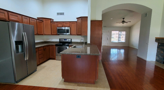 8409 W DREYFUS DR