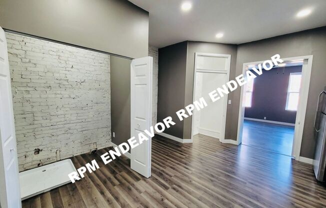 1 bed, 1 bath, 892 sqft, $800, Unit 3230A Pulaski St 2F