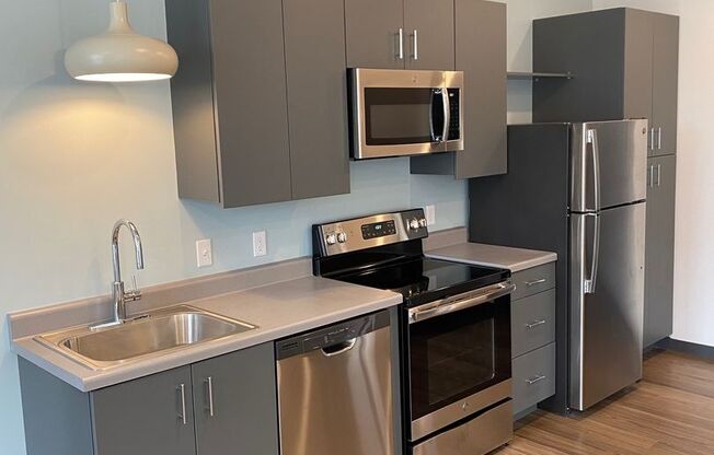 Studio, 1 bath, 565 sqft, $1,625, Unit 301 - ADA Furnished