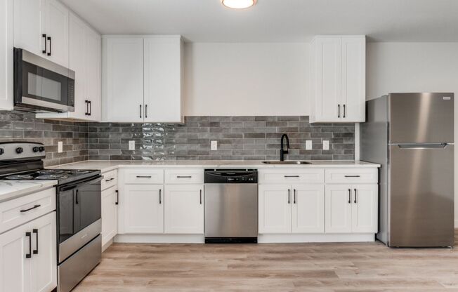 2 beds, 1 bath, 850 sqft, $1,425, Unit 115