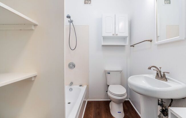 1 bed, 1 bath, 664 sqft, $1,645, Unit 201