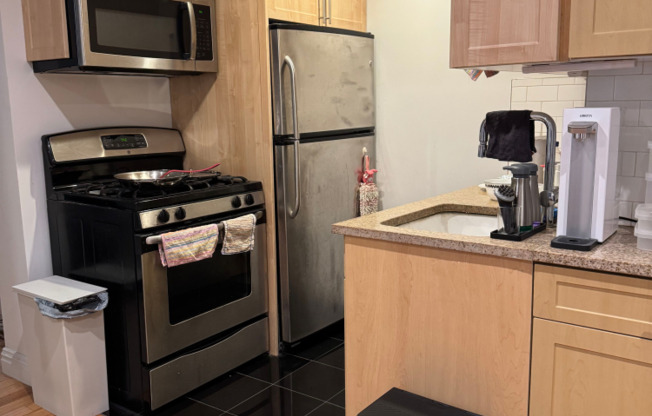 2 beds, 1 bath, $4,725, Unit 3D