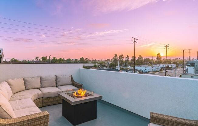 4912 S CENTINELA AVE