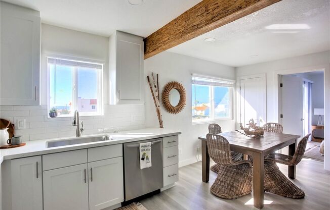 Ocean Breeze | Renovated 1, 2 & 3 Bedroom Apartments & Townhomes Near the Beach