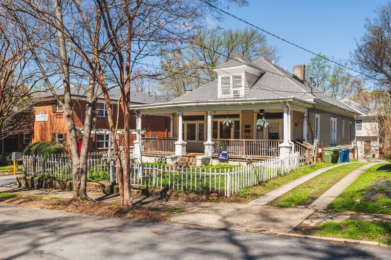 906 GREENWOOD AVE NE