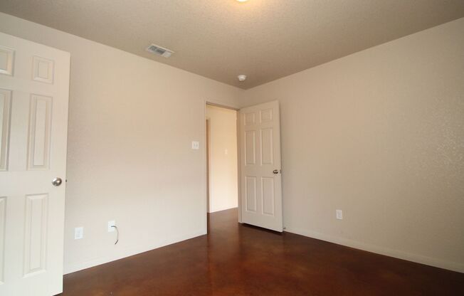 3 beds, 2 baths, $1,225, Unit Unit A