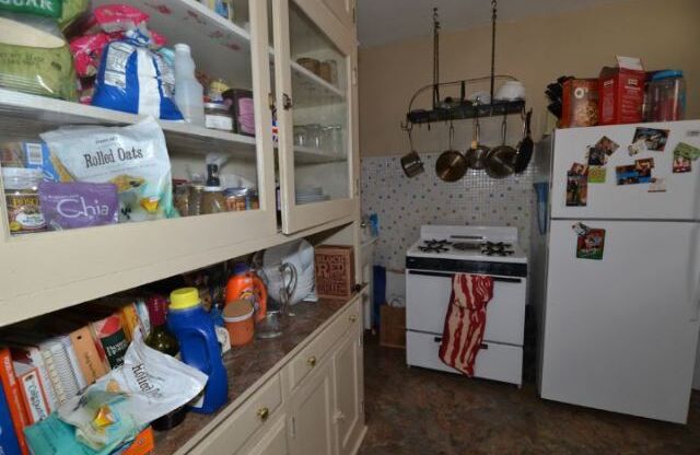 3707 HOYNE