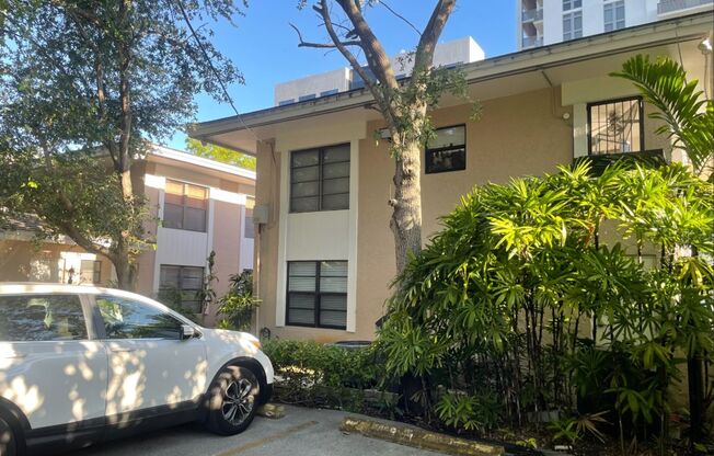 520-524 Valencia Ave, CG