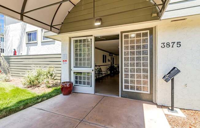 The house number is 3875.