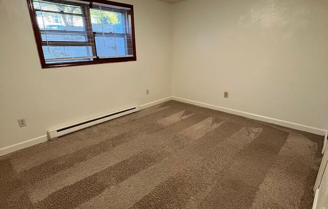 2 beds, 1 bath, 903 sqft, $1,290, Unit I-11