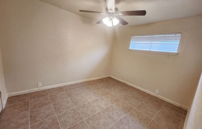 2 beds, 1 bath, 800 sqft, $875, Unit 15