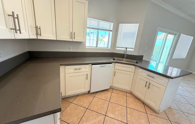 GORGEOUS 3BED/2.5BATH SINGLE FAMILY HOME