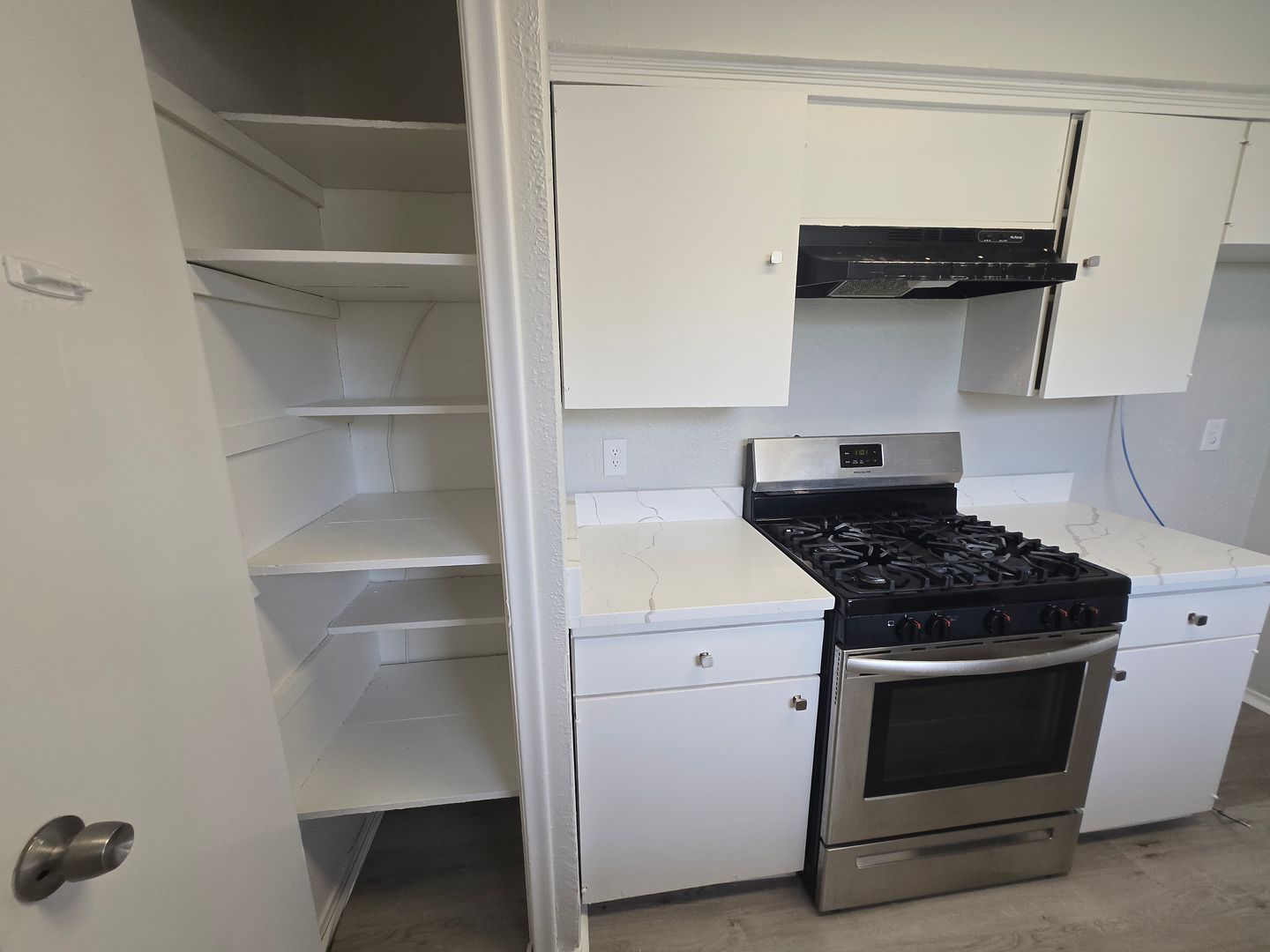 3 Bedroom/2 Bathroom/2 Covered Parking Places - Remodeled