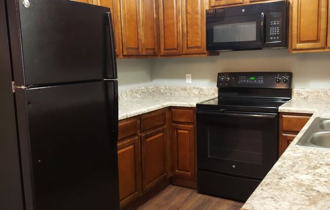 3 beds, 2 baths, $1,100, Unit B