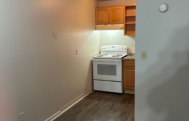 Studio, 1 bath, $1,050, Unit 209