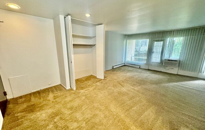 2 beds, 1 bath, 950 sqft, $1,295, Unit #14